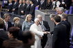 Papst Benedikt XVI. begrüßt Politiker