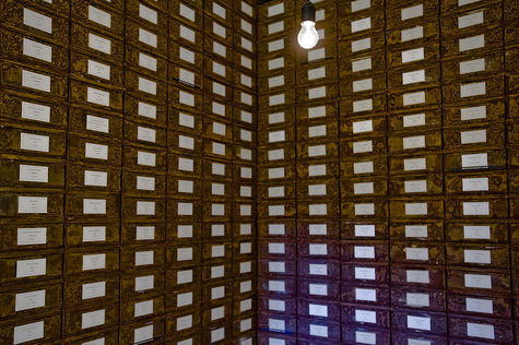 Installation 'Archiv der Deutschen Abgeordneten' von Christian Boltanski