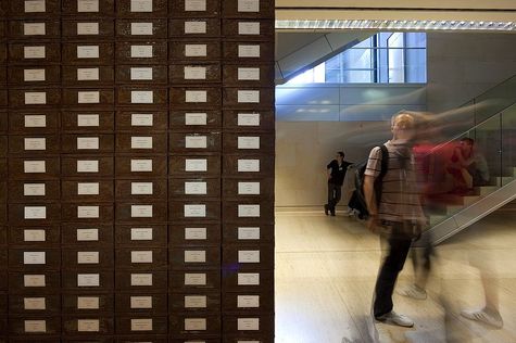 Installation 'Archiv der Deutschen Abgeordneten' von Christian Boltanski