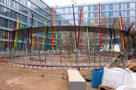 Pavillon, im Hintergrund das Bürogebäude Wilhelmstraße 65