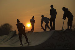 Skatepark in der Dämmerung