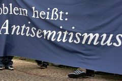 Transparent mit der Aufschrift 'Das Problem heißt: Antisemitismus'