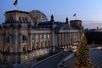 Weihnachtsbaum vor dem Reichstagsgebäude