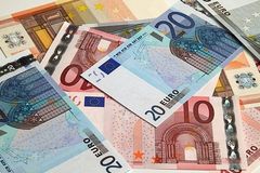 Euro-Geldscheine auf einem Haufen