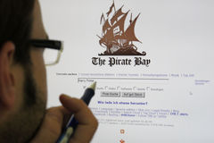 Bildschirm zeigt Downloadplattform Pirates-Bay