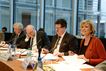 Rechts im Vordergrund die Ausschussvorsitzende Wöhrl, daneben am Tisch sitzend die Herren Fuchtel, Nooke und Kochanke.