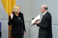 Eidesleistung der neuen Bildungsministerin Wanka und Bundestagspräsident Lammert