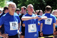 Der Abgeordnete Helmut Heiderich und Bundestagspräsident Dr. Norbert Lammert vor dem Lauf