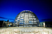 Reichstagskuppel in der Blauen Stunde