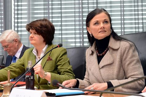 Die Ausschussvorsitzende Gitta Connemann und die Parlamentarische Staatssekretärin Dr. Maria Flachsbarth bei der öffentlichen Anhörung zum Thema 