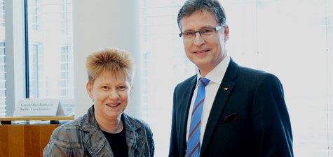 Petra Pau, Jens Koeppen vor der konstituierenden Sitzung.