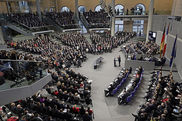 Gemeinsame Sitzung der Parlamente: Blick in das Plenum - Video ansehen... - Öffnet neues Fenster