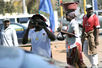 Menschen auf der Straße in Afrika.