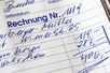 Eine handschriftliche ausgefüllte Rechnung