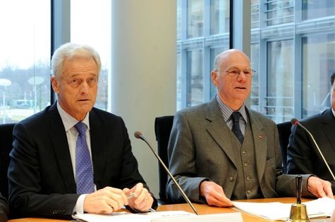 Der neue Vorsitzende, Dr. Peter Ramsauer, mit dem Präsidenten, Prof. Dr. Norbert Lammert, während der Konstituierung am 15. Januar 2014