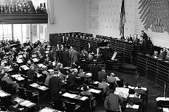 Plenarsaal des Deutschen Bundestages 1957, Klick vergrößert Bild