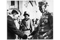 Tag von Potsdam: Reichskanzler Adolf Hitler begrüsst den Reichspräsidenten Paul von Hindenburg.- 21. März 1933, Foto.