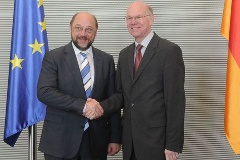 Martin Schulz, Präsident des Europaparlaments, mit Bundestagspräsident Norbert Lammert (rechts)