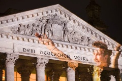 Projektionen am Reichstagsgebäude beim Fest