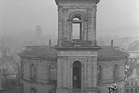 Die Ruine der Frankfurter Paulskirche, aufgenommen am 17.01.1947. Das historische Bauwerk, in dem 1848 die deutsche Nationalversammlung tagte, sollte zur 100-Jahr-Feier des historisch bedeutenden Datums wieder aufgebaut werden.