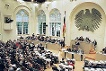 Regierungsbank und Abgeordnete nach der Beratung des Entwurfs des Einigungsvertrages im Plenarsaal des Deutschen Bundestages.