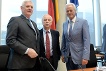 Der Vorsitzende zusammen mit Dr. Johannes Ludewig, (mi),Vorsitzender des Nationalen Normenkontrollrats sowie Hanns-Eberhard Schleyer, Berichterstatter, während der Sitzung am 24. Juni 2014