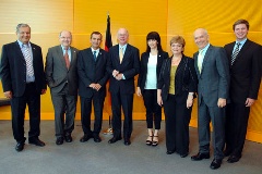 Bundestagspräsident Lammert mit deutschen und israelischen Abgeordneten.