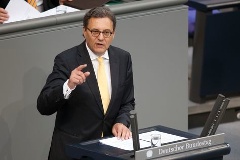 Der parlamentarische Staatssekretär Hans-Joachim Otto sprach zur Situation der Werften