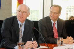 Bundestagspräsident Norbert Lammert, Vorsitzender Gunther Krichbaum am 28. März im Europaausschuss