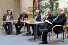 Podiumsdiskussion in der ungarischen Botschaft: links Jens Ackermann (FDP), Vorsitzender der Deutsch-Ungarischen Parlamentariergruppe