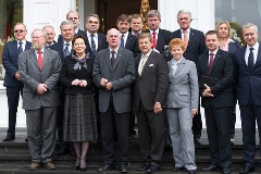 Die Präsidien von Sejm und Bundestag vor der Villa Hammerschmidt in Bonn