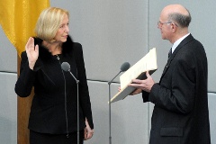 Eidesleistung der neuen Bildungsministerin Wanka und Bundestagspräsident Lammert