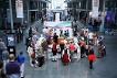 Besucher in der Halle des Paul-Löbe-Hauses