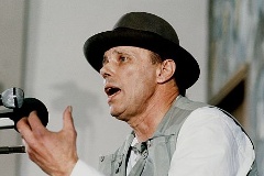 Joseph Beuys, geboren 1921 in Krefeld, kandidierte 1976 für den Deutschen Bundestag.