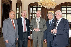 v.l. Hans-Jürgen Papier, MdB Joachim Hörster, Lammert, Walter Schweitzer (Präsident Uni Passau) und Heinrich Oberreuter, Direktor der Akademie für Politische Bildung Tutzing