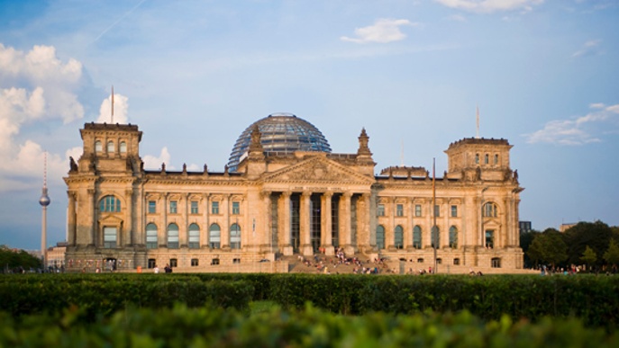 Das Reichstags-Gebäude wird häufig auch Bundes-Tag genannt.