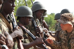 Deutsche Soldaten der EUTM Mali bei der Ausbildung der malischen Pioniere in Koulikoro (Mali).