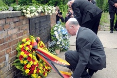 Norbert Lammert, Reuven Rivlin am Gleis 17 im Berliner Grunewald