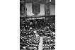 Feier zum 3. Jahrestag der Unterzeichung der Verfassung des Deutschen Reiches durch Reichspräsident Ebert, 11. August 1922, an der Wand der neue Reichsadler und die Inschrift: "Einigkeit und Recht und Freiheit"