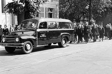 Trauerzug für SPD-Vorsitzenden Schumacher 1952