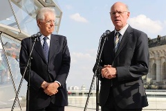 Bundestagspräsident Norbert Lammert (rechts) empfängt Italiens Ministerpräsidenten Mario Monti (links).