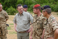 Wehrbeauftragter Hellmut Königshaus in Mali