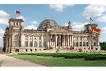 Das Reichstagsgebäude in Berlin ist der ständige Sitz des Deutschen Bundestages.