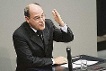 Gregor Gysi, Fraktionsvorsitzender PDS, während seiner Rede im deutschen Bundestag.