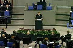 Simone Veil spricht im Plenum