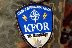 Aufnäher KFOR auf Uniformärmel