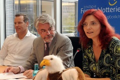 Henry Maske (von links), Christian Kipper und Diana Golze bei der Vorstellung der diesjährigen Aktion der ARD-Fernsehlotterie.