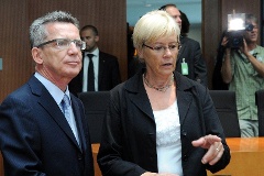 Minister Thomas de Maizière, Ausschussvorsitzende Susanne Kastner