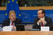 Elmar Brok, Gunther Krichbaum in der gemeinsamen Sitzung der Ausschüsse in Brüssel