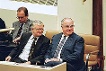 Bundeskanzler Helmut Kohl (r.) und Rudolf Seiters, Bundesminister für besondere Aufgaben und Chef des Bundeskanzleramtes (l.), auf der Regierungsbank